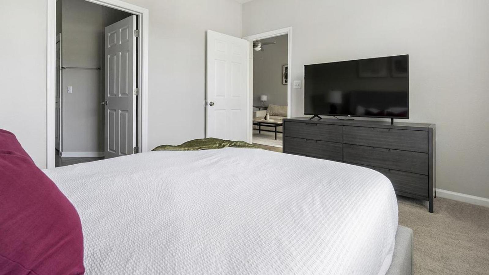 Landing - Modern With Amazing Amenities Apartment