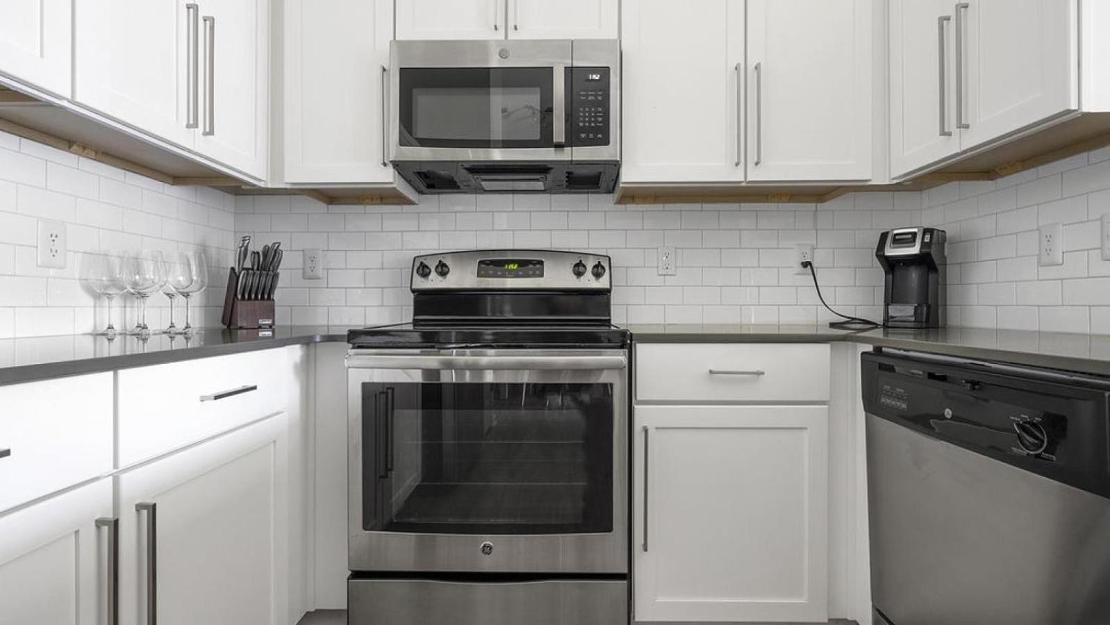 Landing - Modern With Amazing Amenities