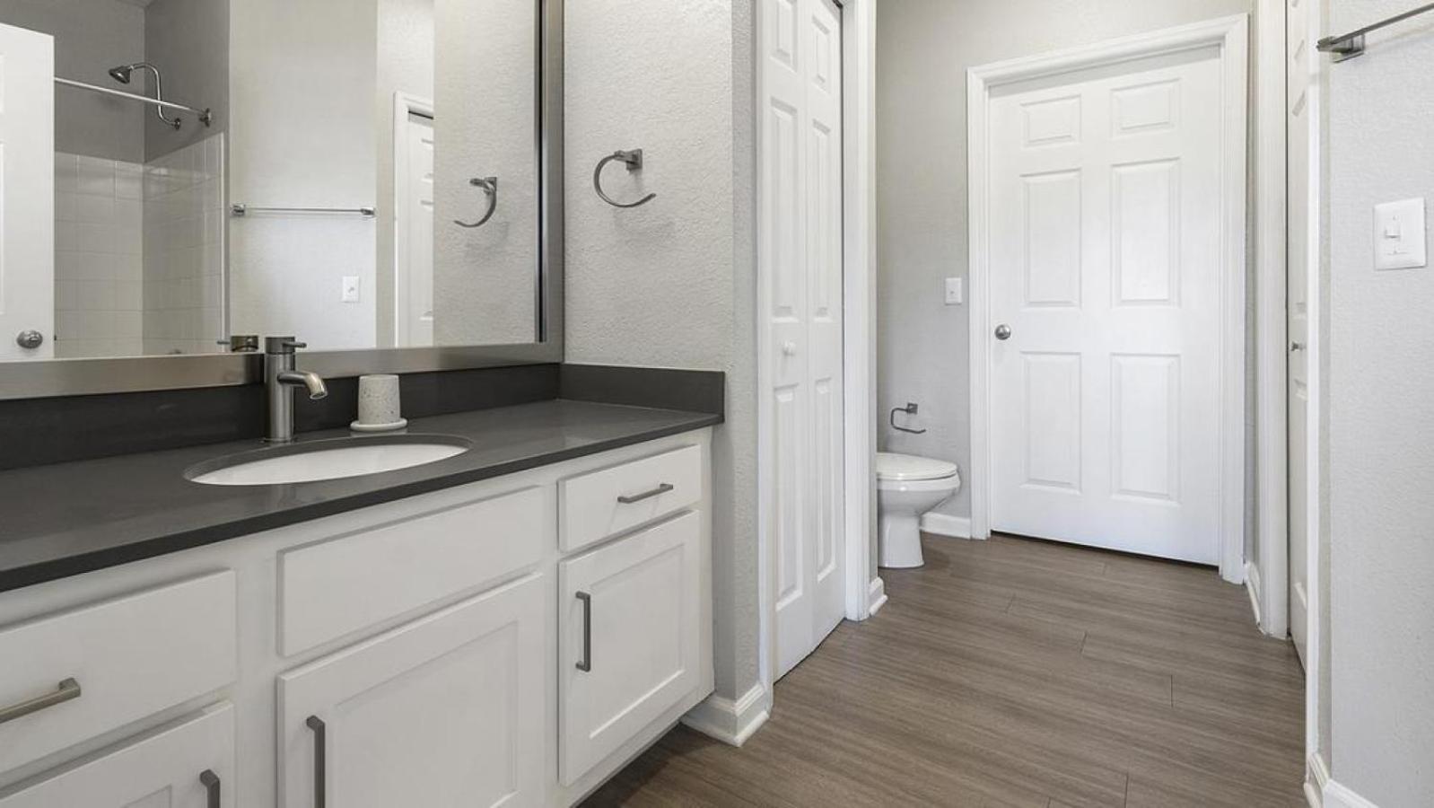 Apartment Landing - Modern With Amazing Amenities