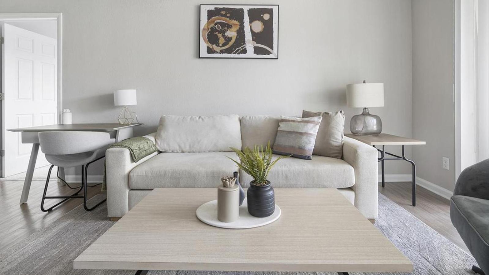 Landing - Modern With Amazing Amenities Apartment