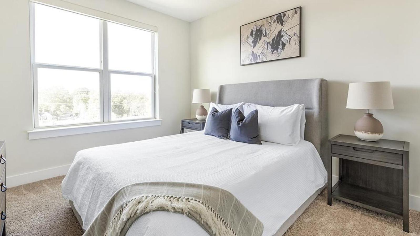 Apartment Landing Modern With Amazing Amenities