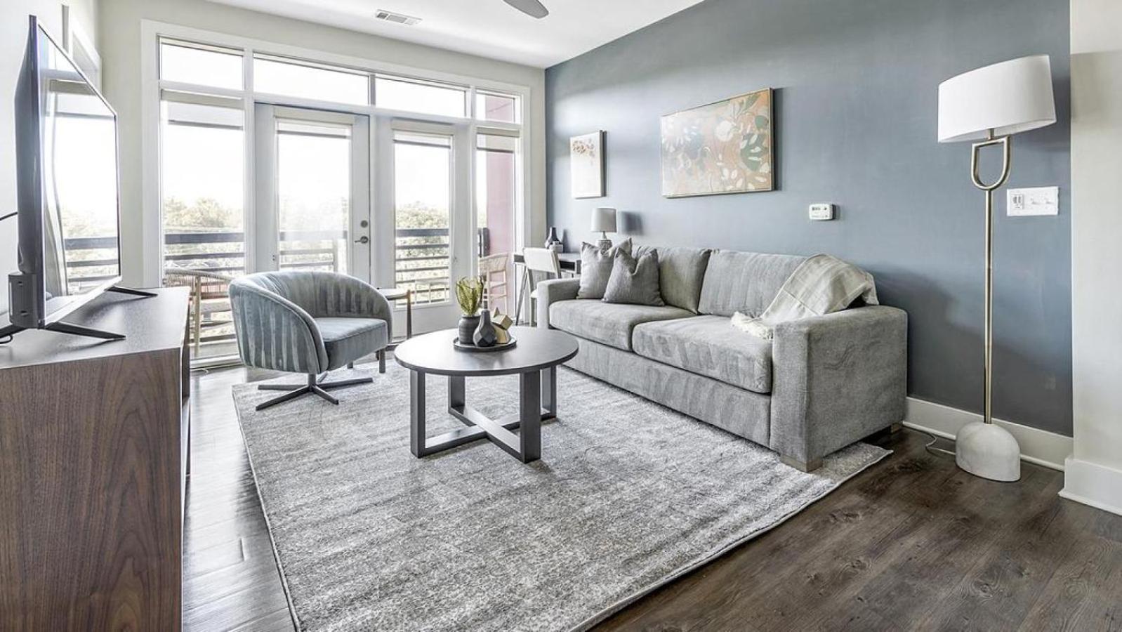 Apartment Landing Modern With Amazing Amenities