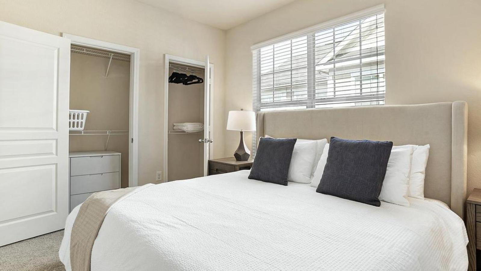 Apartment Landing Modern With Amazing Amenities