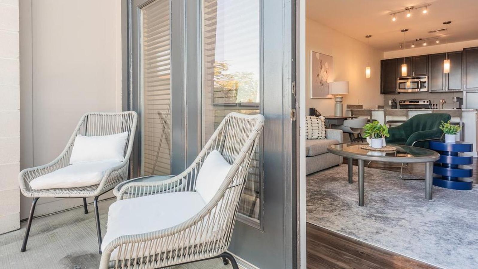 Landing Modern With Amazing Amenities Apartment