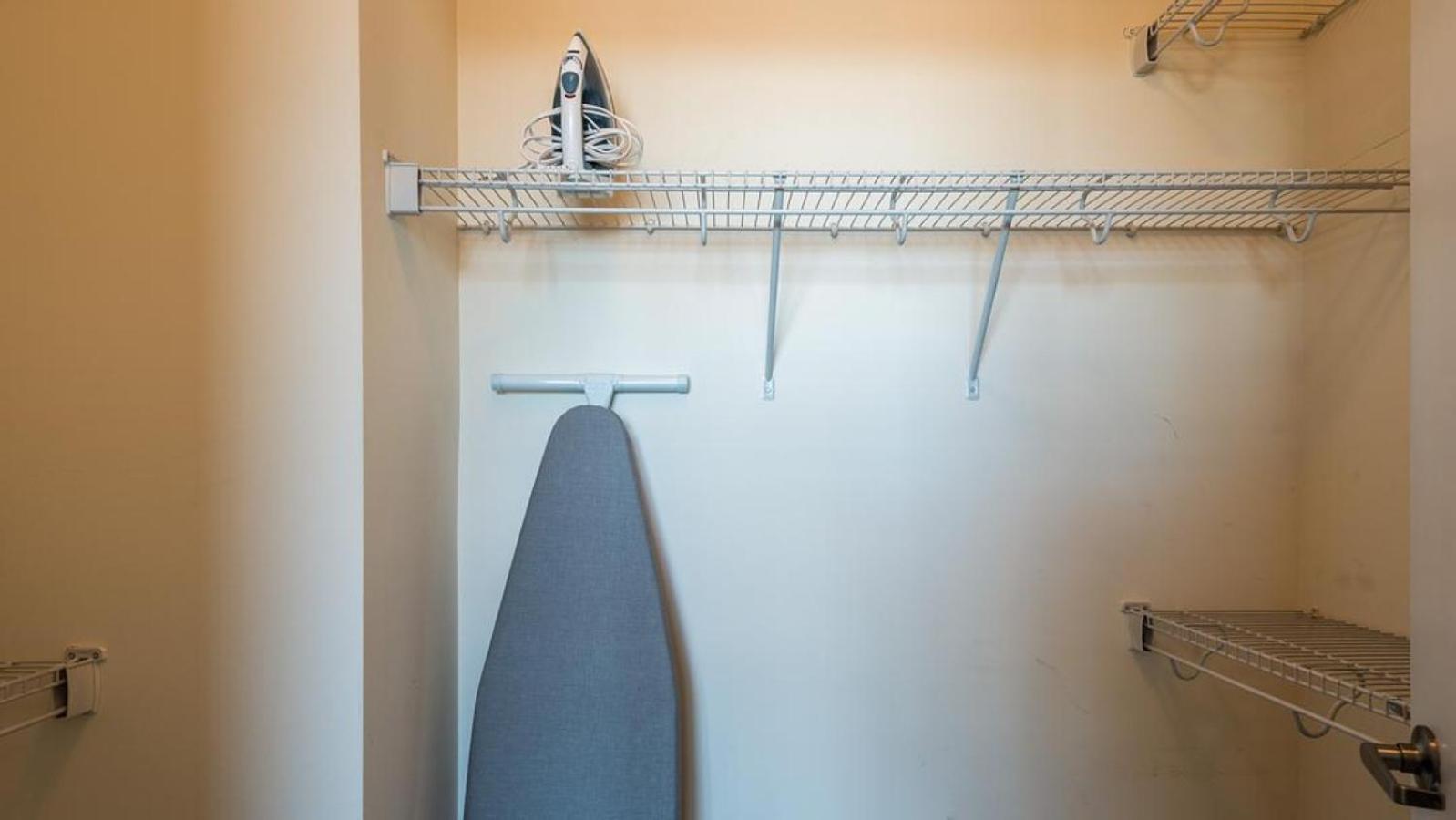 Apartment Landing Modern With Amazing Amenities *