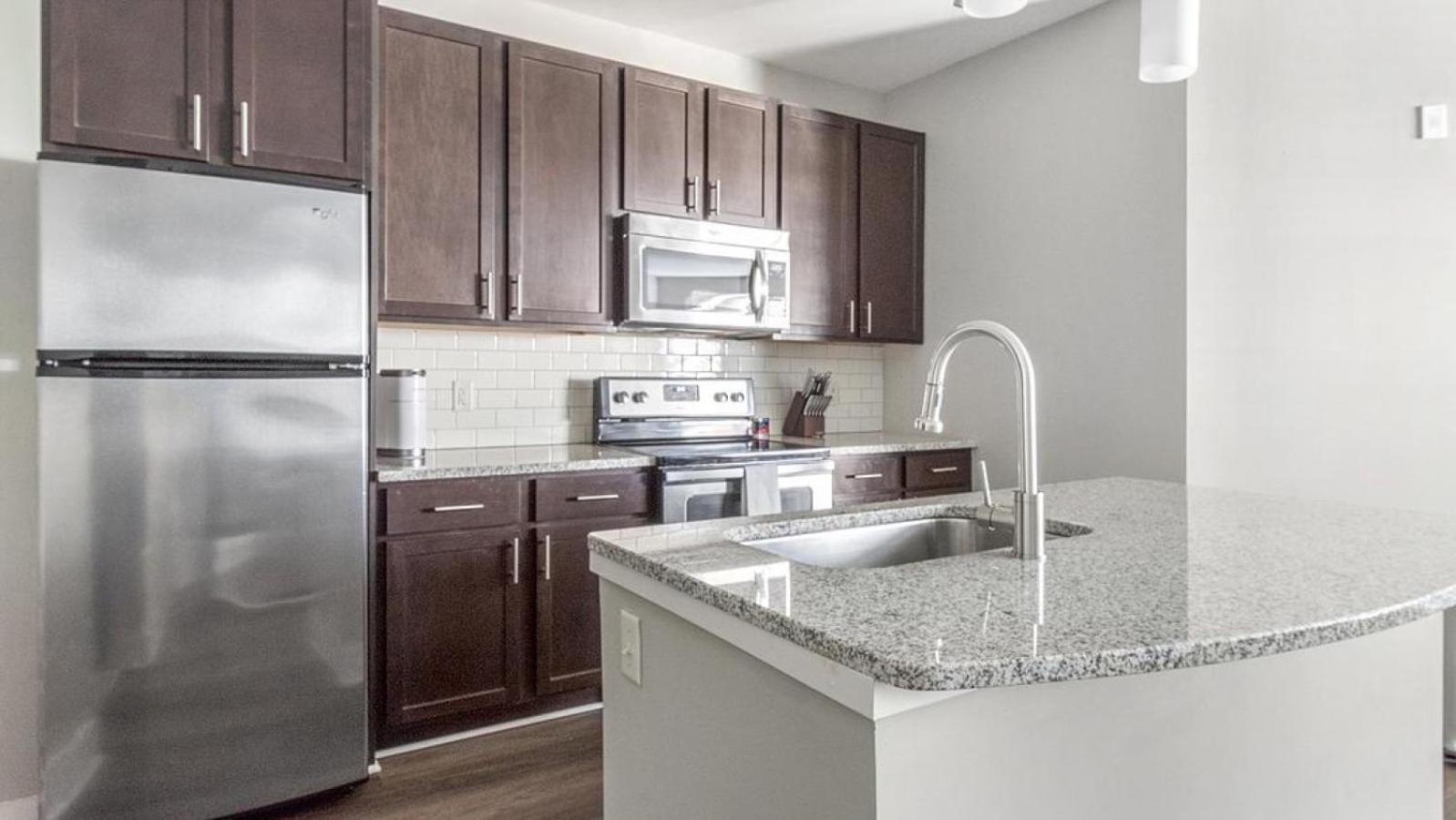 Landing Modern With Amazing Amenities Apartment