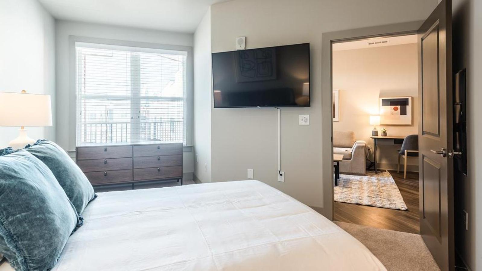 Landing Modern With Amazing Amenities * Charlotte