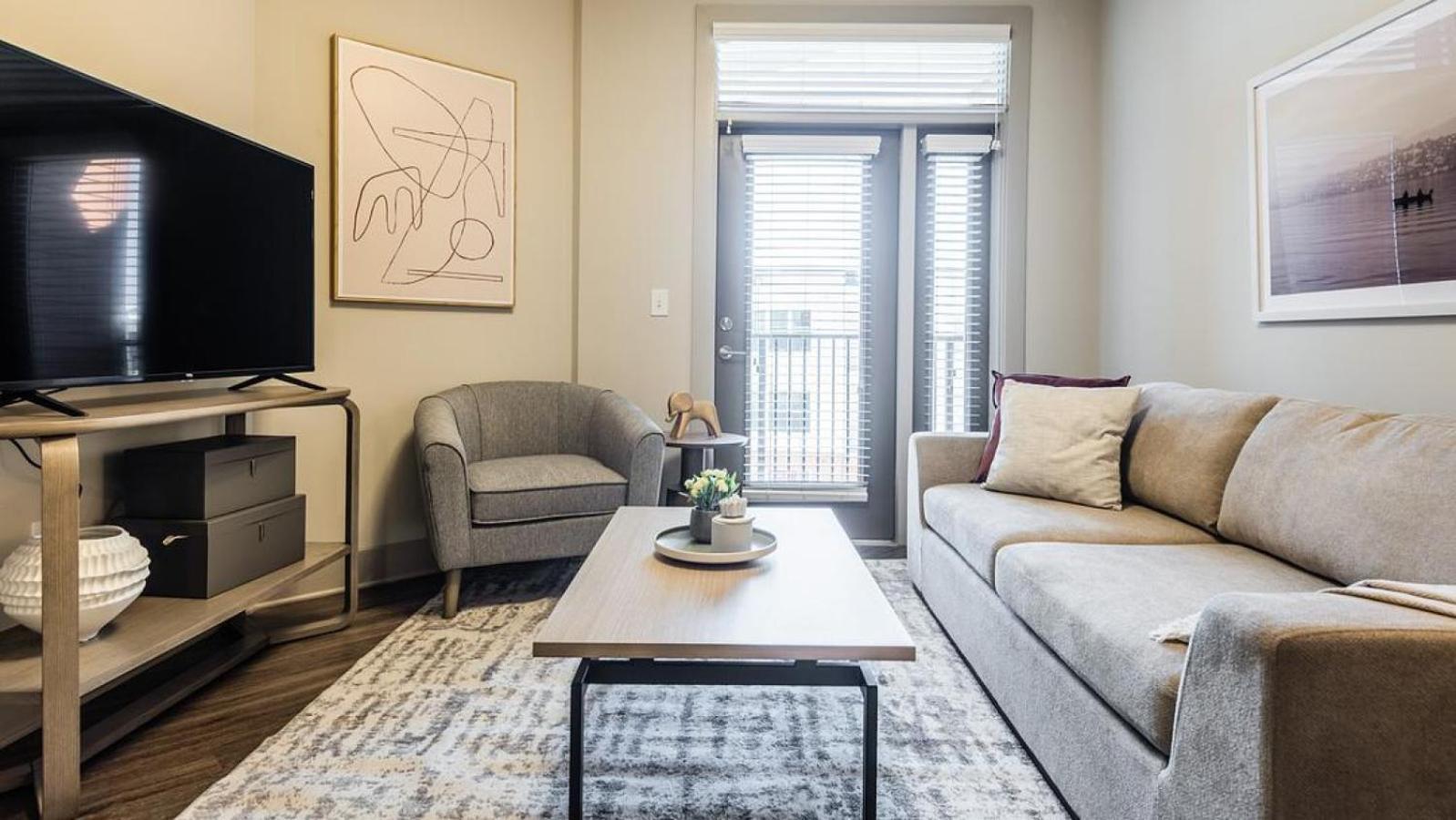 Apartment Landing Modern With Amazing Amenities *