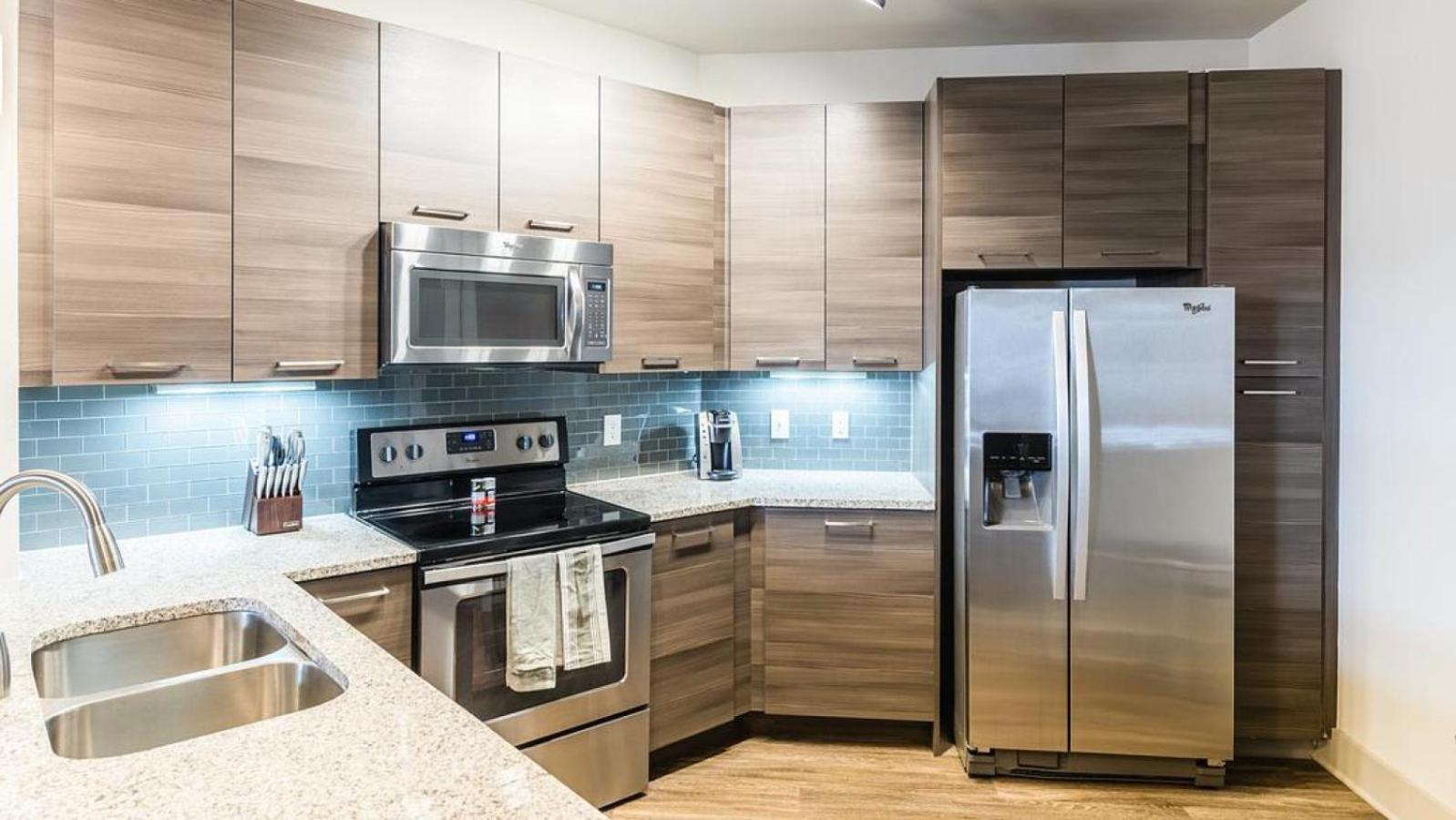 Landing Modern With Amazing Amenities Apartment