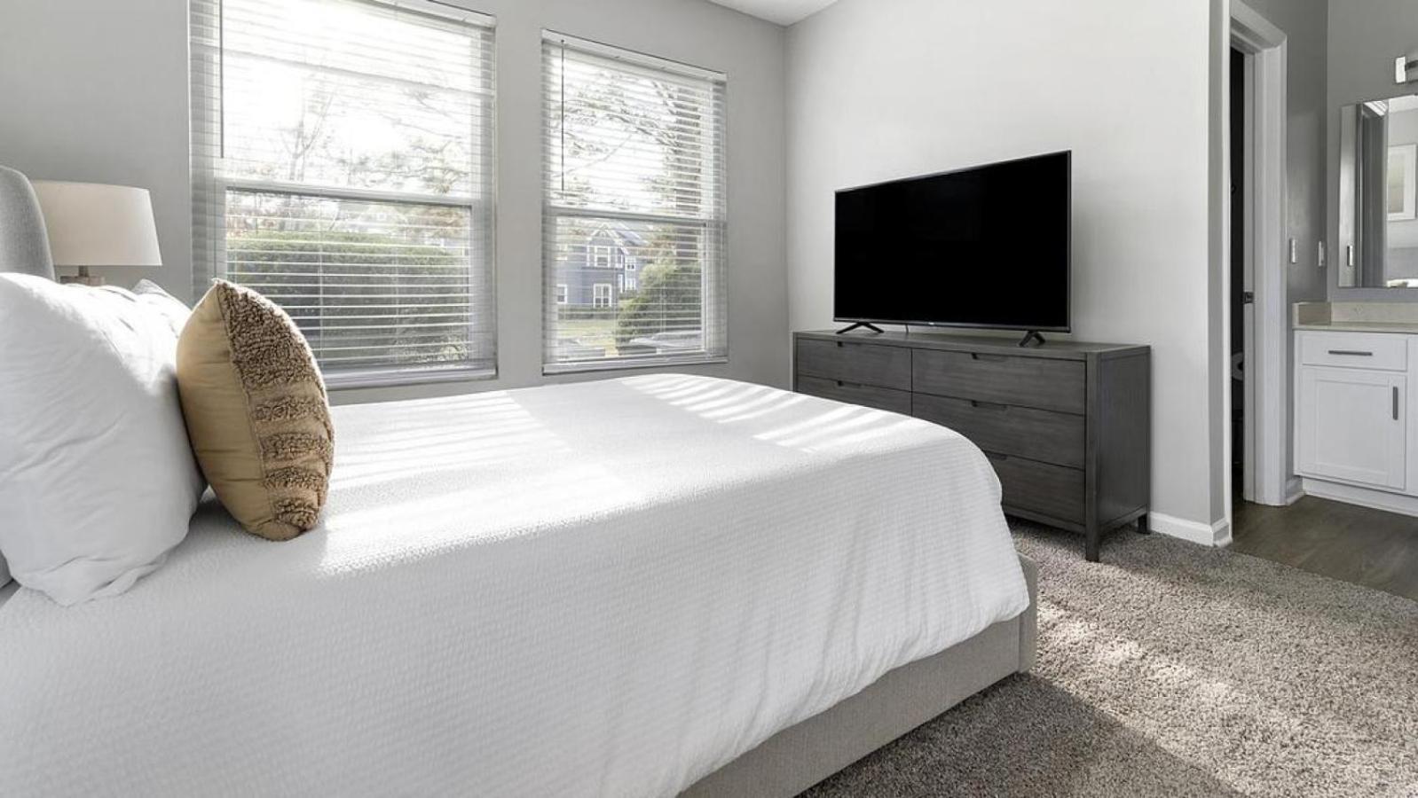 Apartment Landing Modern With Amazing Amenities