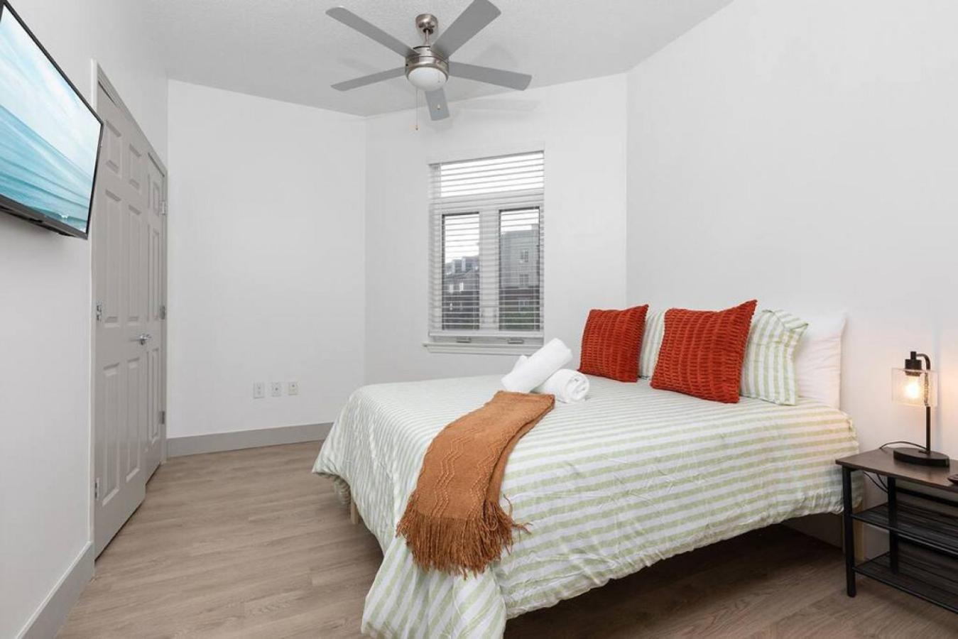 The Tar Heel - Stylish 4br With Views - Free Parking - Gym - Pet-friendly Charlotte