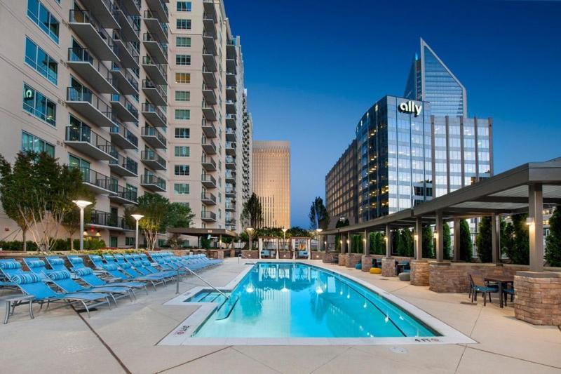 2br Fully Furnished Uptown - Boa Stadium Apts Apartment