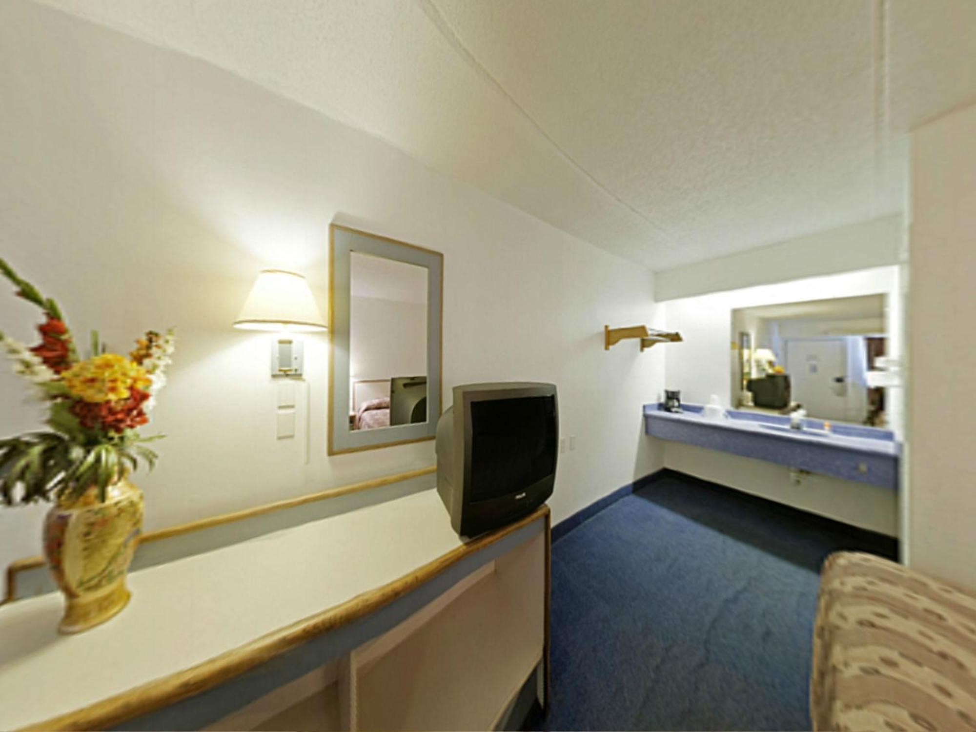 Royal Motel Charlotte
