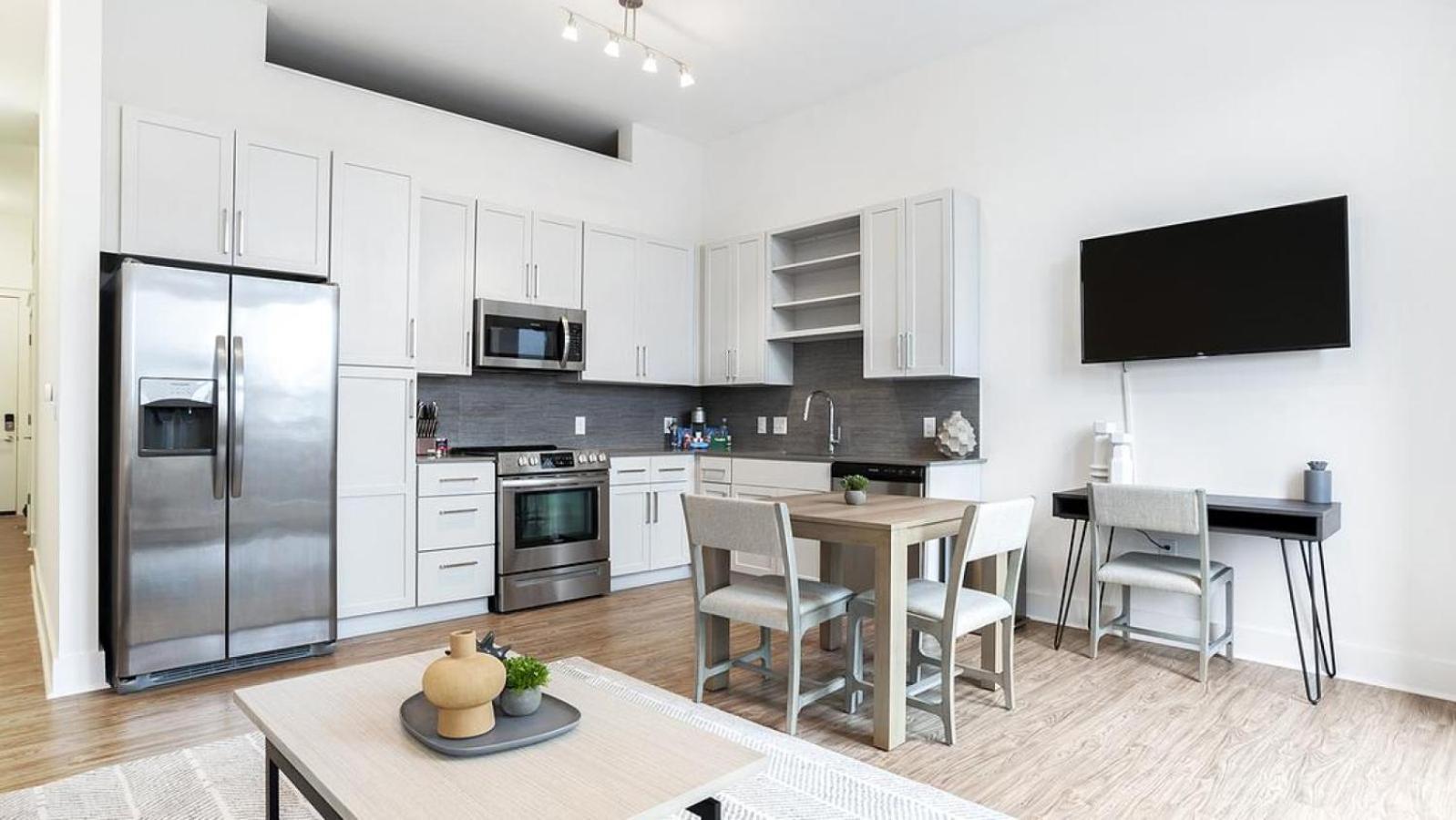 Apartment Landing Modern With Amazing Amenities