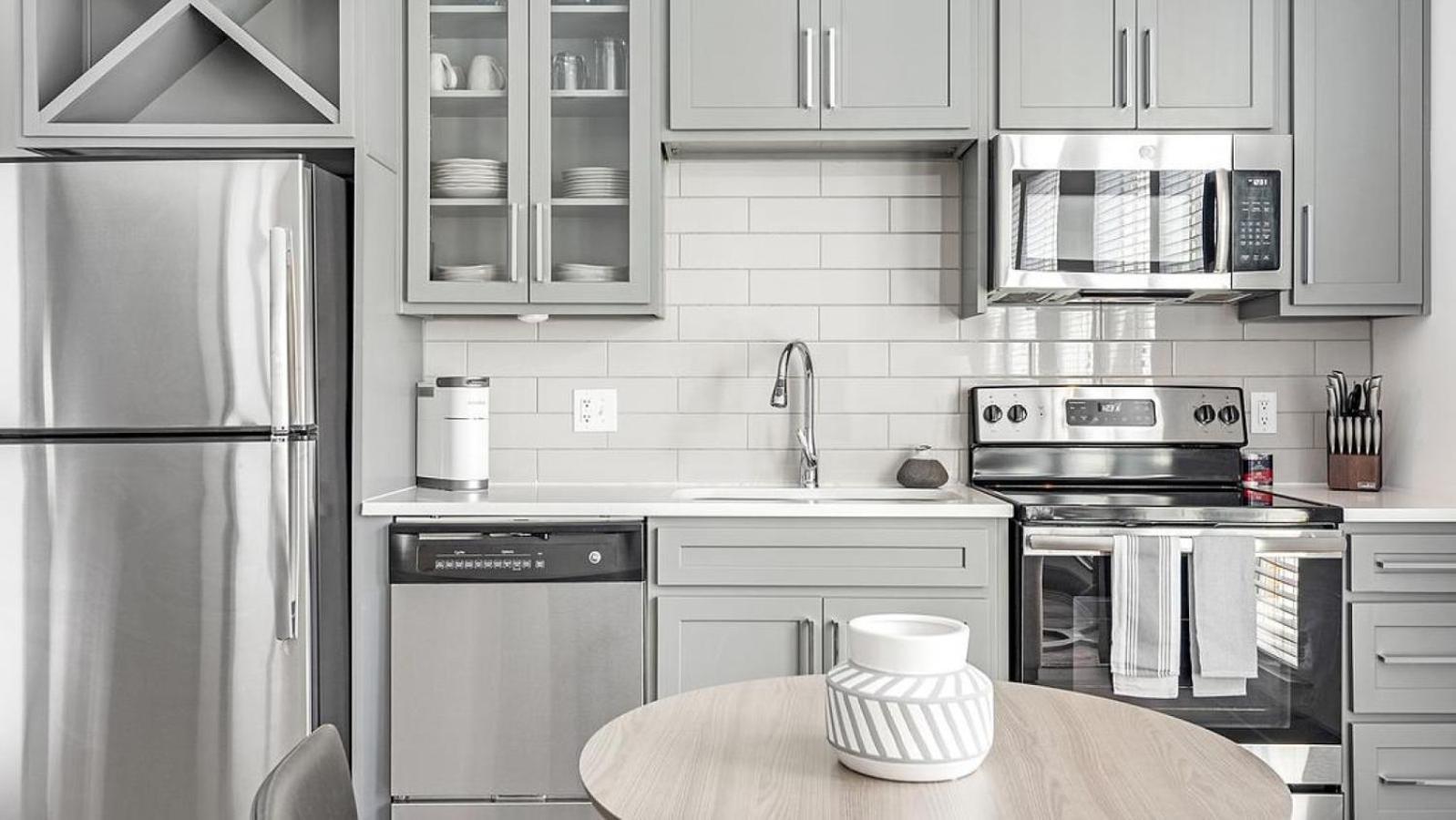 Landing Modern With Amazing Amenities Apartment
