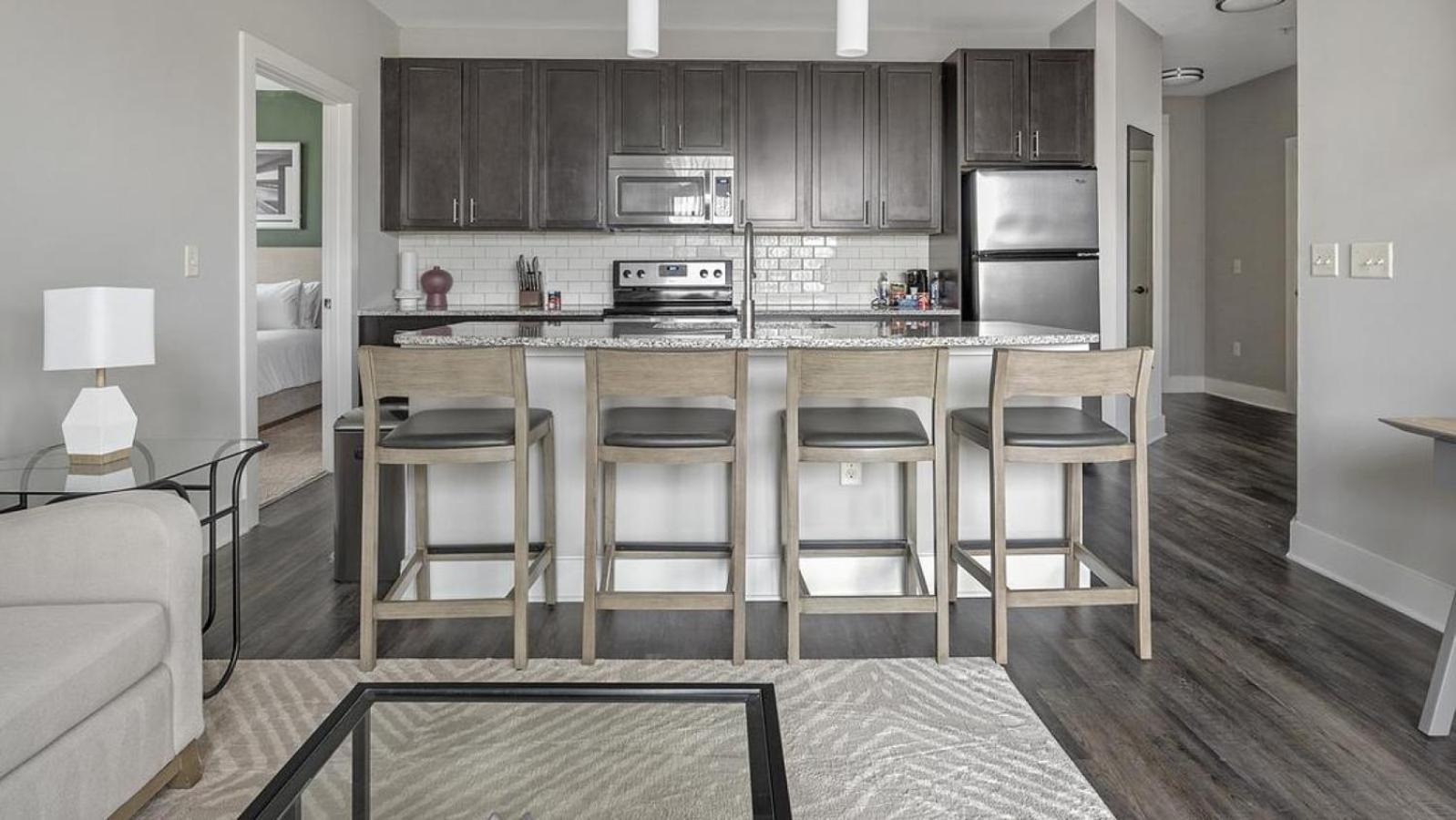 Landing - Modern With Amazing Amenities Apartment