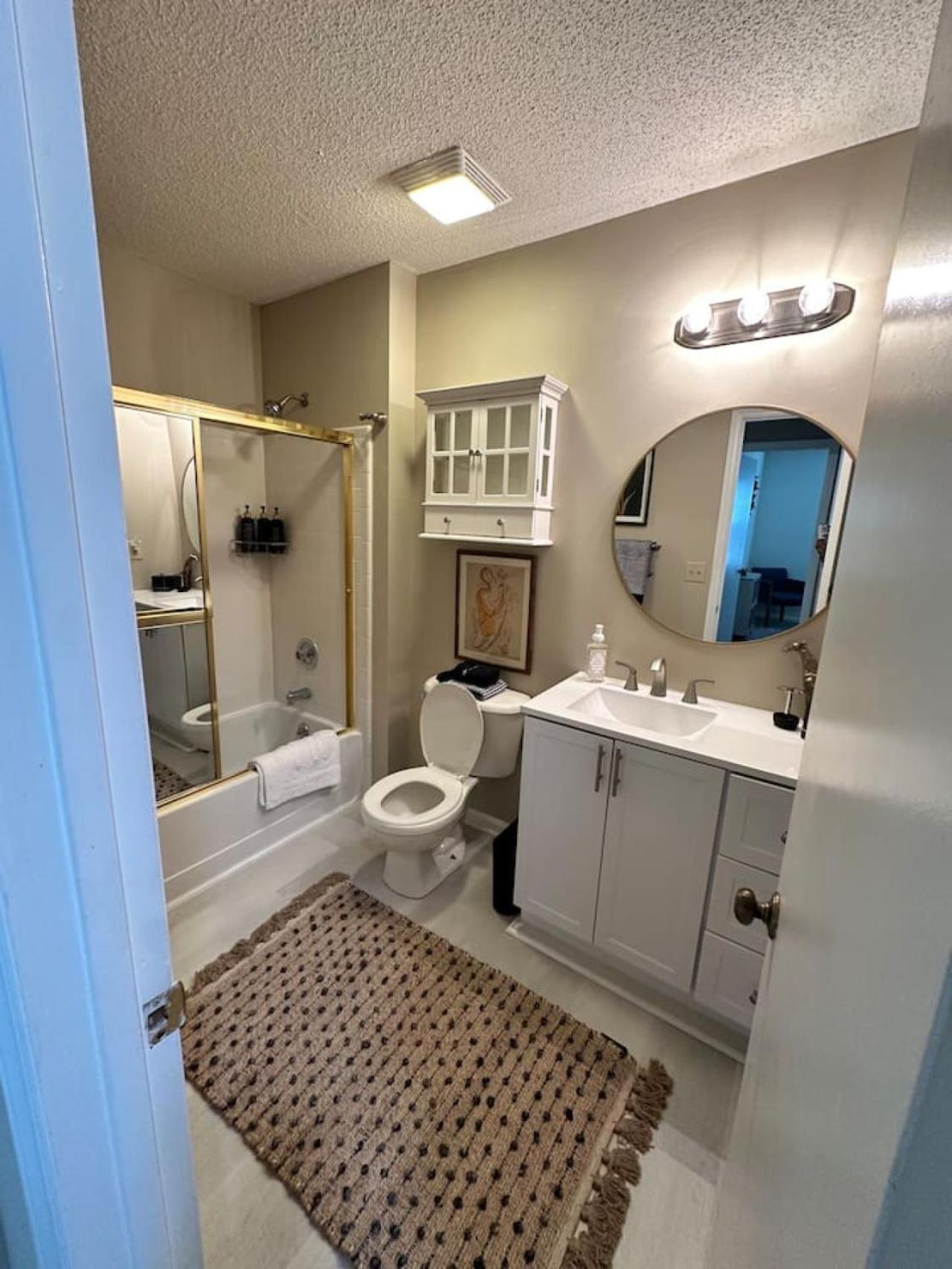 Your Cozy Retreat In Holiday home Charlotte