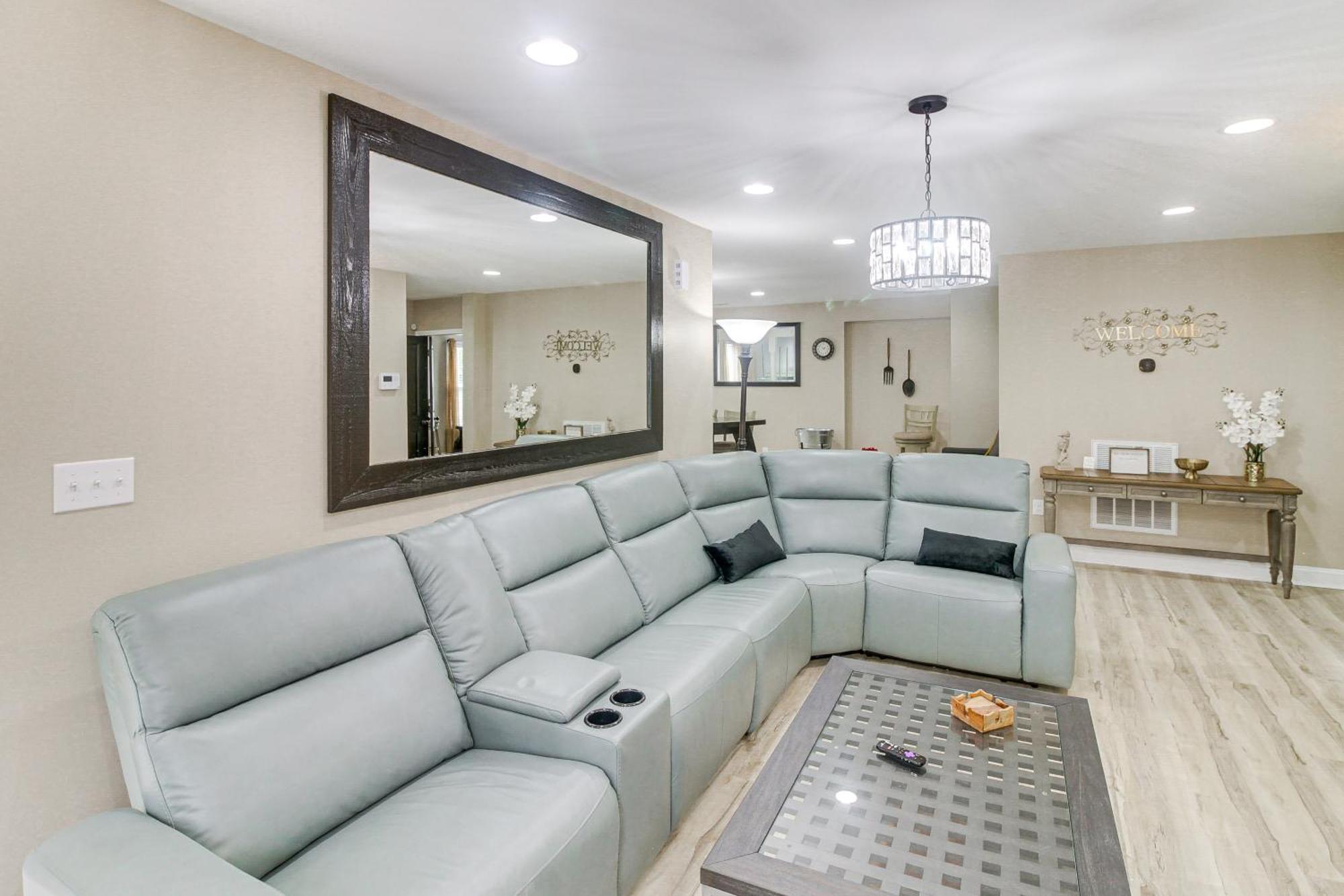 With Yard - Near Spectrum Center! Holiday home