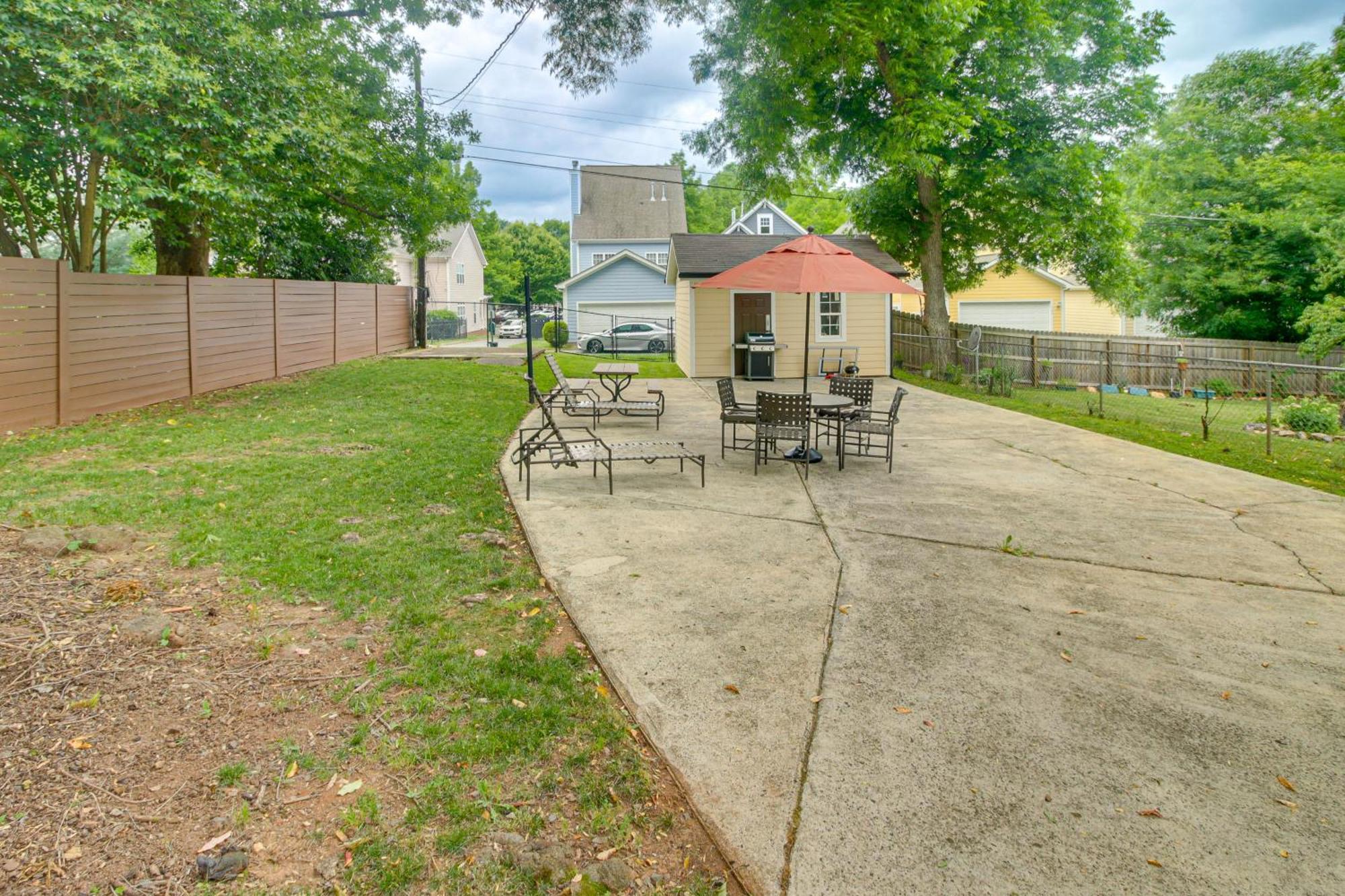With Yard - Near Spectrum Center! Holiday home *