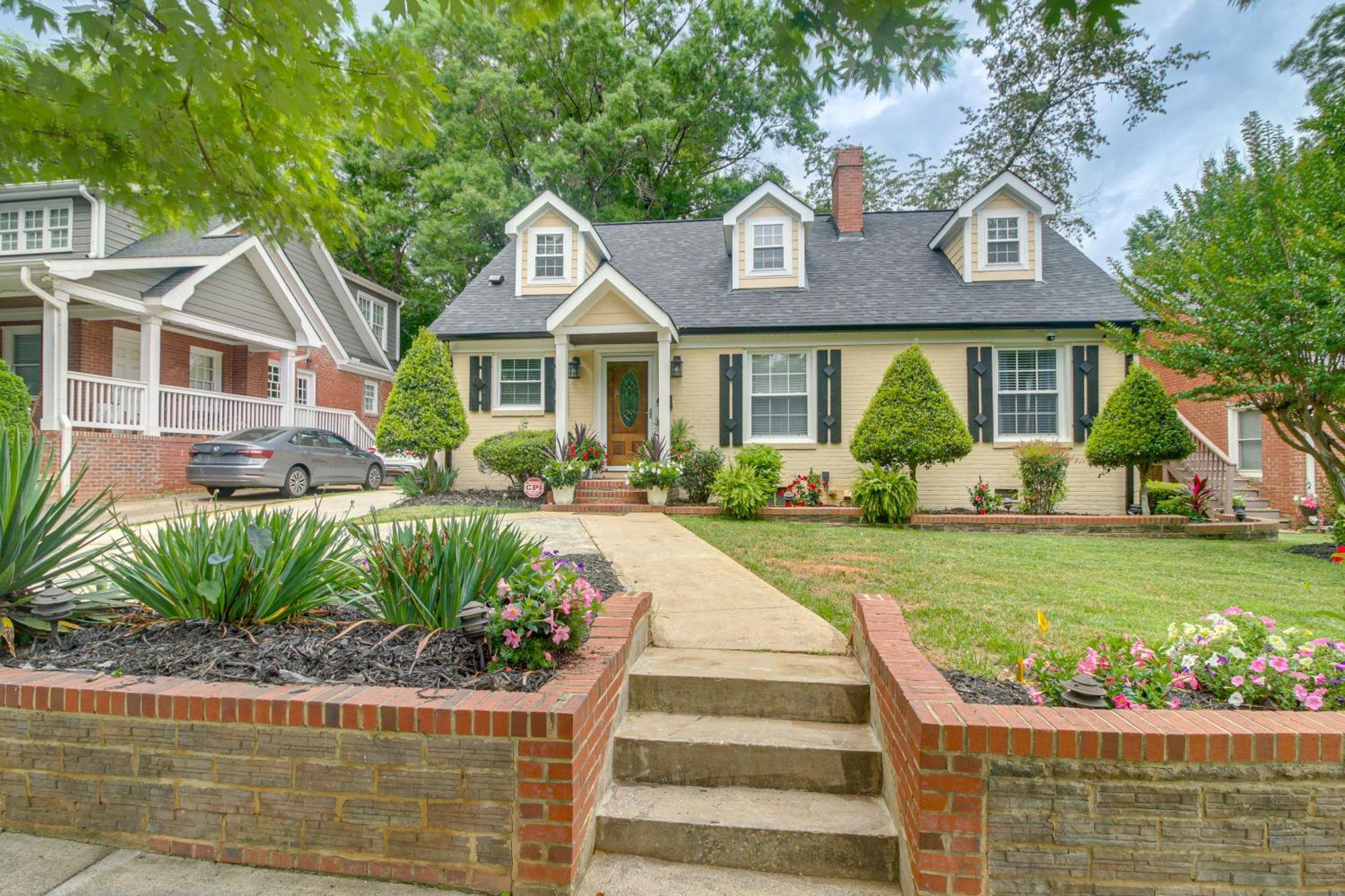 With Yard - Near Spectrum Center! *