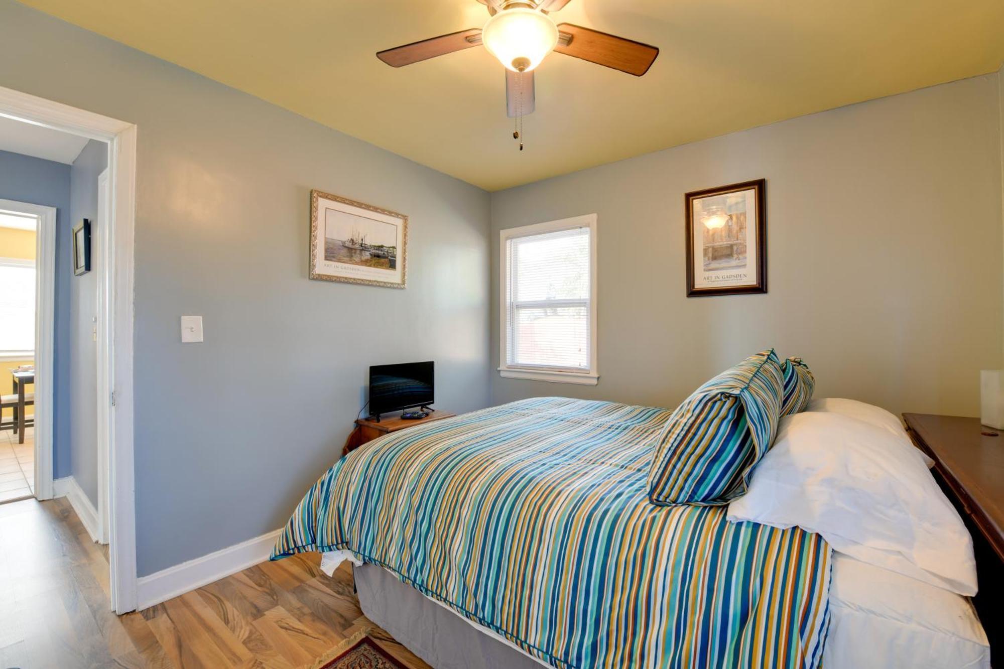 Holiday home Renovated - 3 Mi To Downtown!