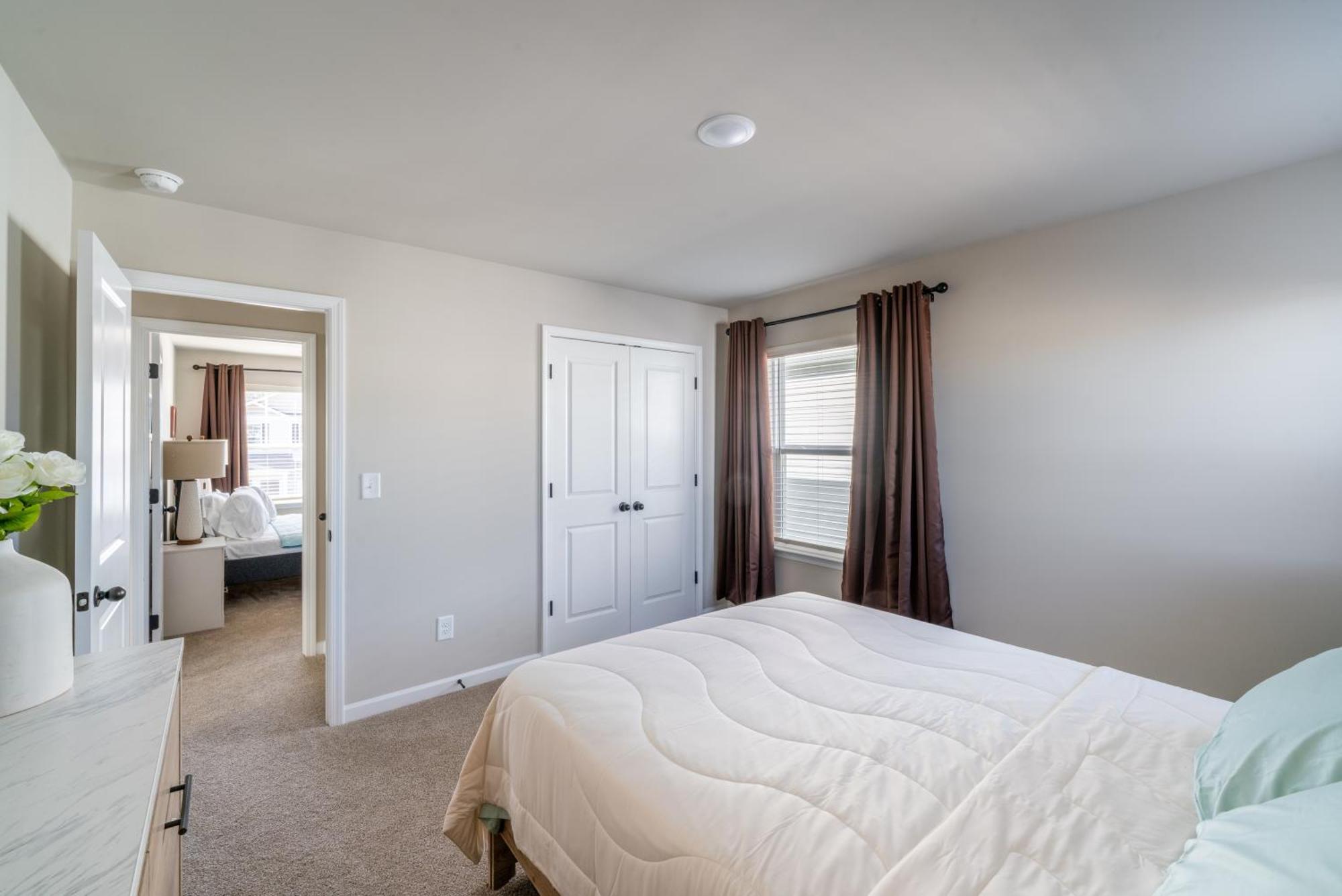 Charming Retreat- Cozy & Stylish Home *