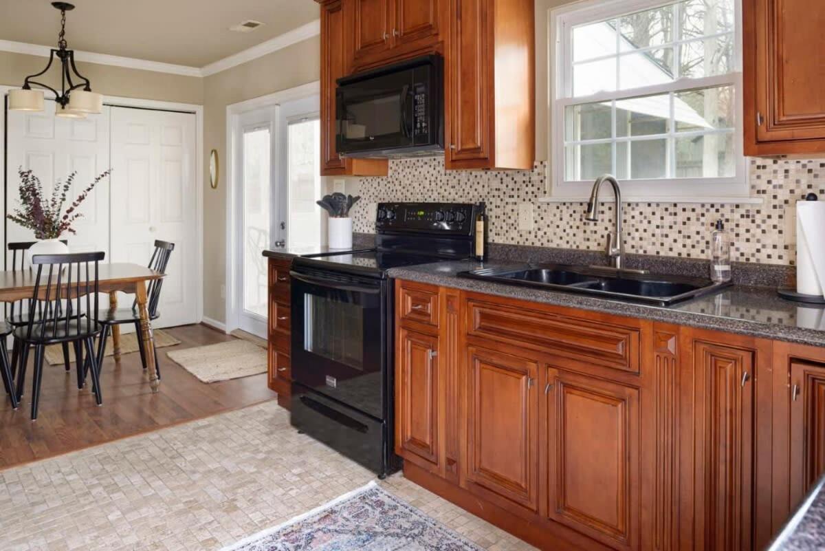 Holiday home Serene Getaway With Patio In Pineville