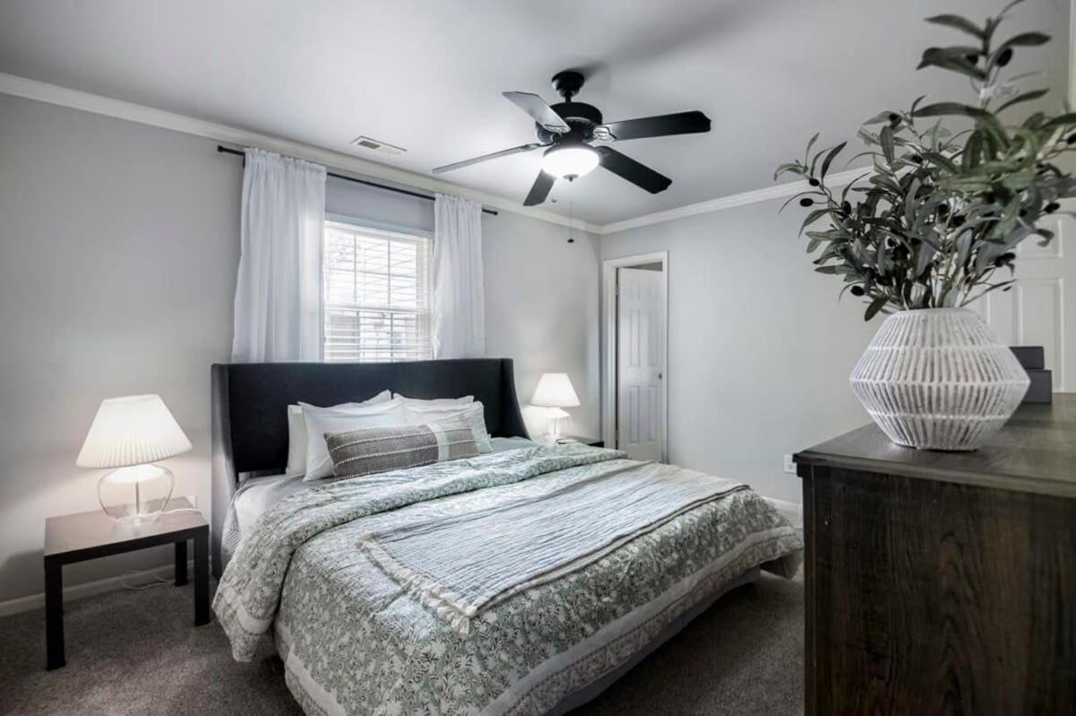 Holiday home Serene Getaway With Patio In Pineville *