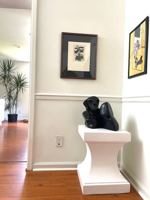 Trendy Bohemian Bungalow, Close To Uptown, Plaza & Noda *