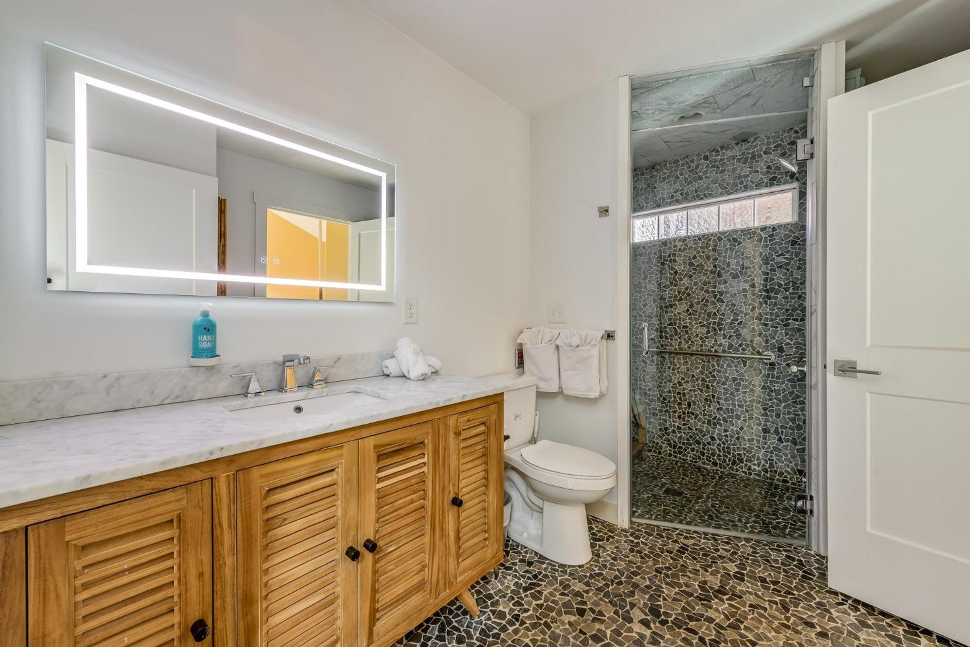 Harry's Tea House - Cozy Tiny Near Noda Holiday home Charlotte