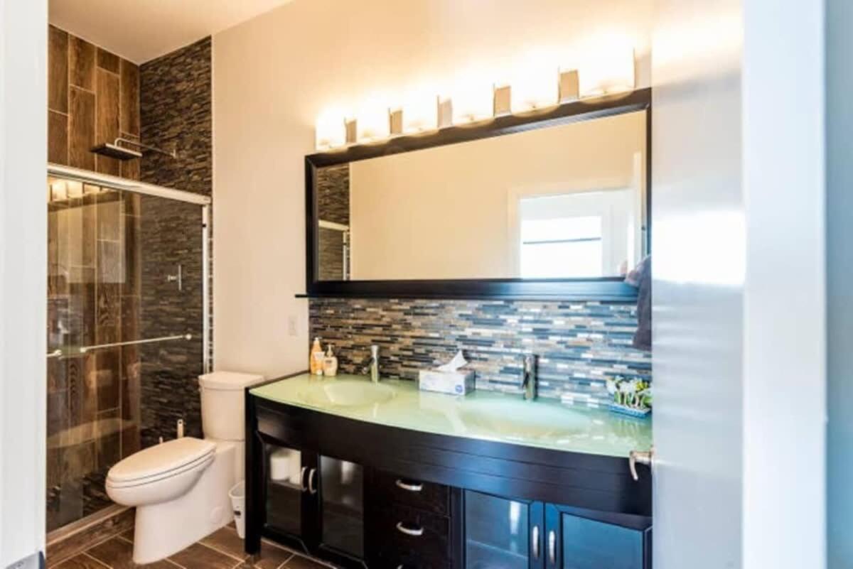 Skyline Vista Penthouse In The Queen Charlotte