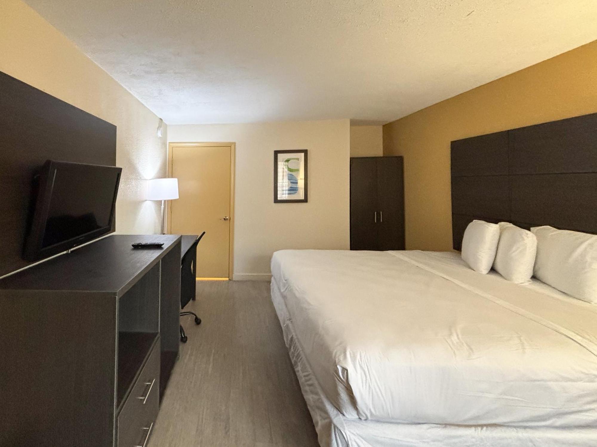 6 Charlotte, Nc Northlake Hotel 4*