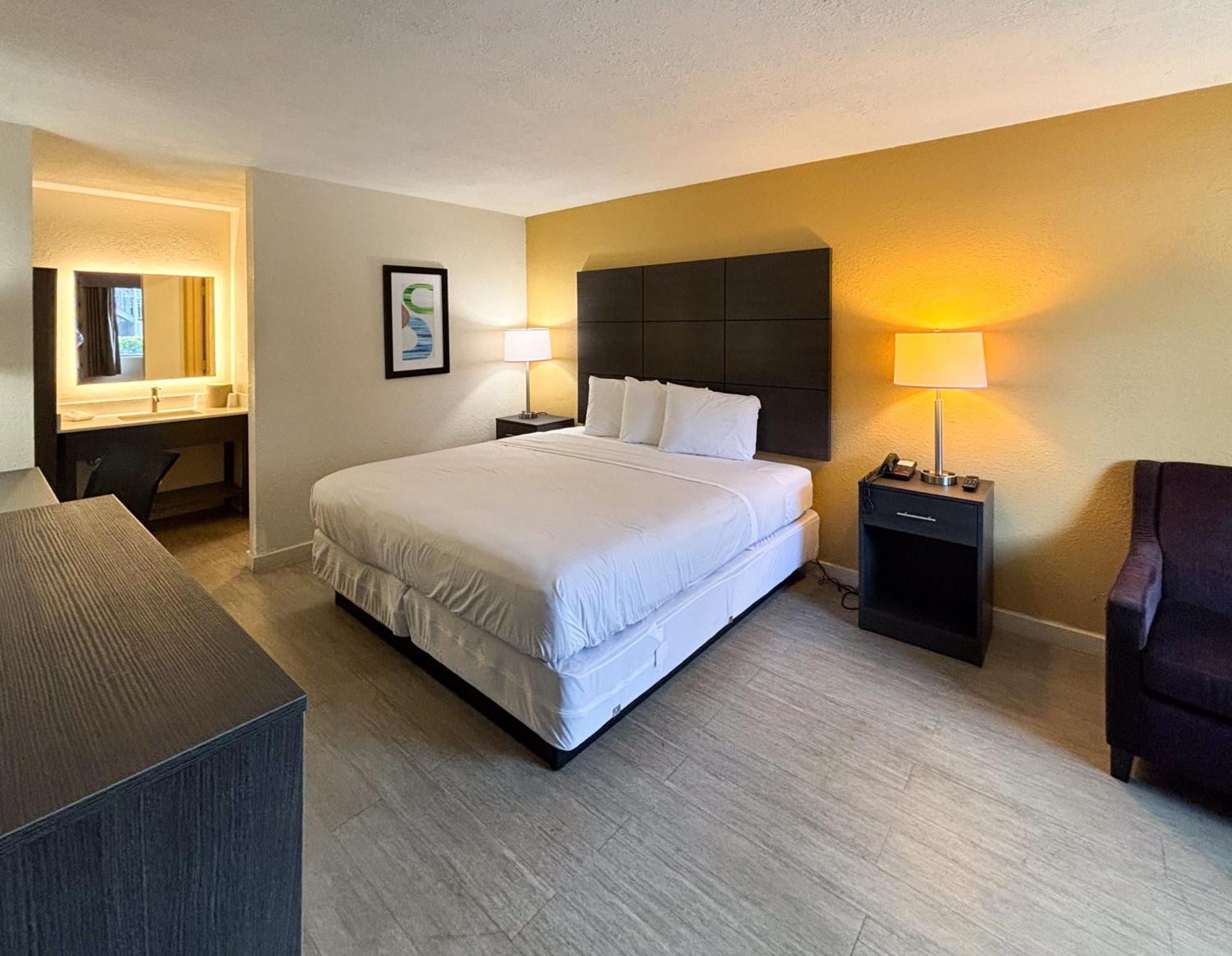 Hotel 6 Charlotte, Nc Northlake 4*