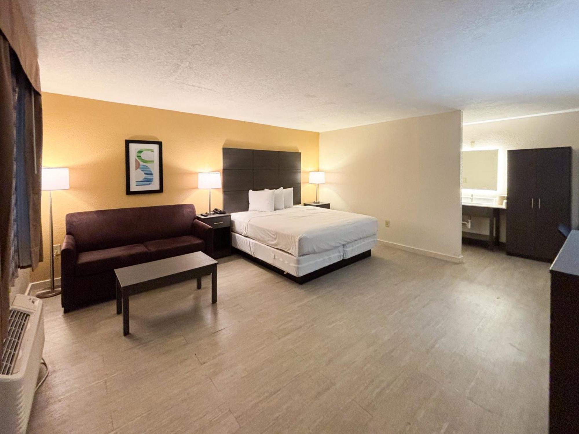 6 Charlotte, Nc Northlake 4* Charlotte