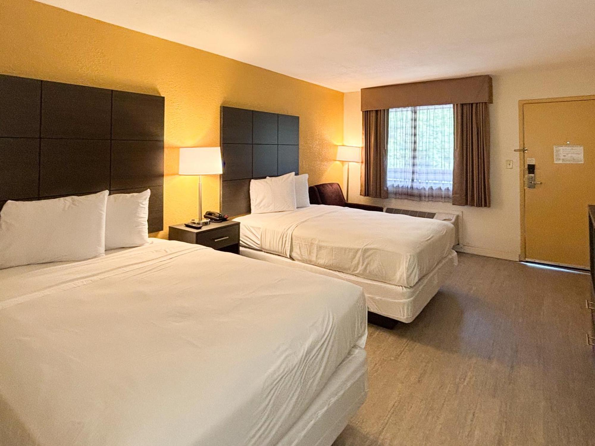 6 Charlotte, Nc Northlake 4*