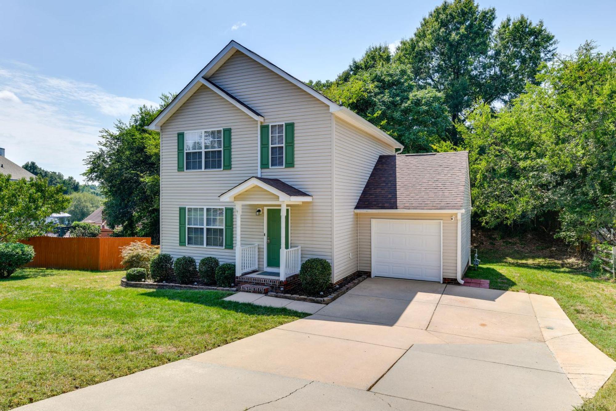 Cozy Urban Retreat With Grill, Near Uncc Holiday home *