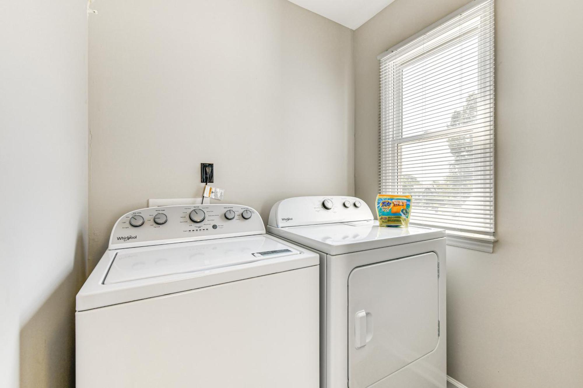 Townhome With Hot Tub 9 Mi To Uptown!