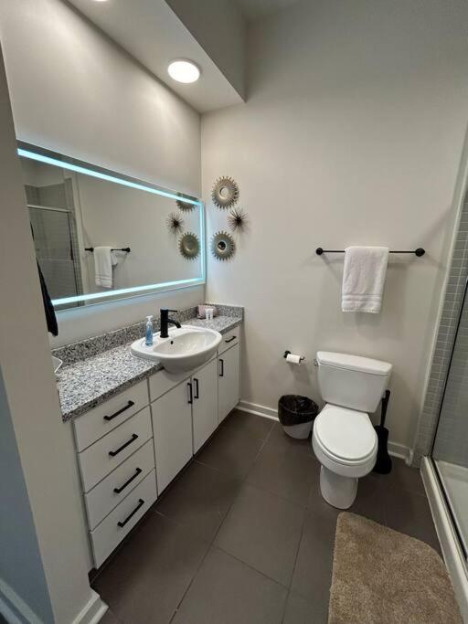 1 Bedroom Townhouse Studio In Uptown *