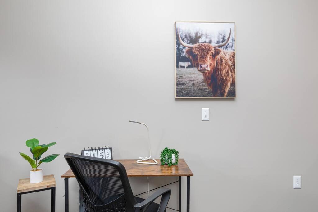 Uptown Elegance Gym, Pool, Wine Apartment