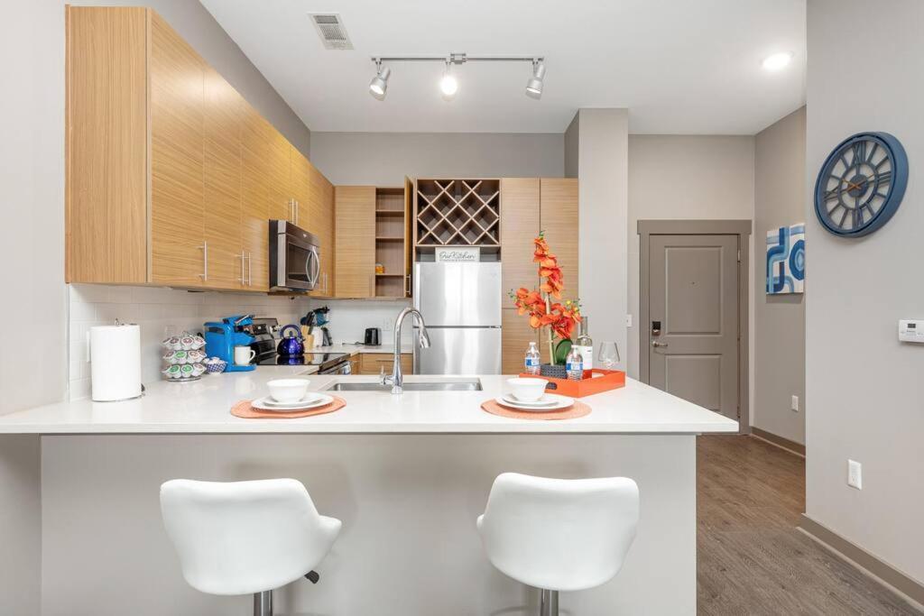 Apartment Uptown Elegance Gym, Pool, Wine