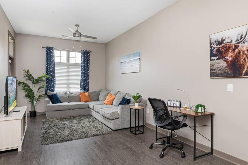 Apartment Uptown Elegance Gym, Pool, Wine