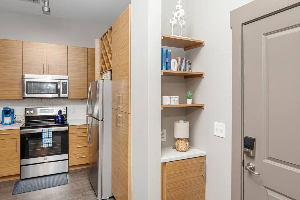 Uptown Elegance Gym, Pool, Wine *