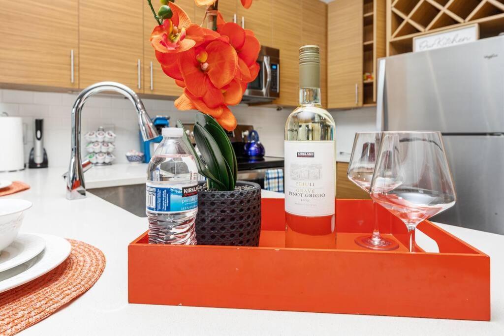 Uptown Elegance Gym, Pool, Wine Apartment Charlotte