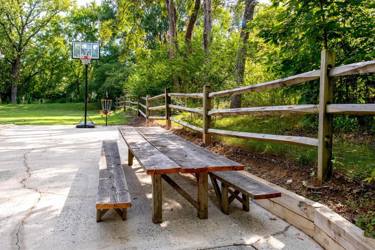 3br Escape Pool Hot Tub Theater Holiday home Charlotte