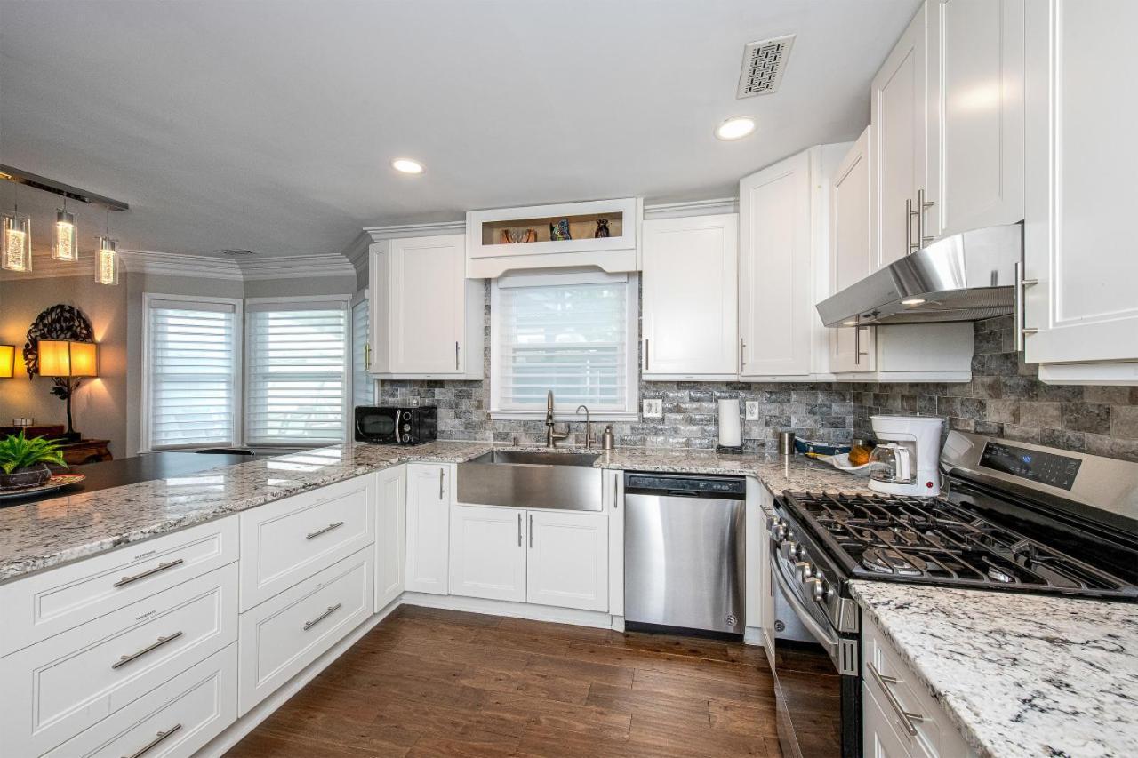 3br Escape Pool Hot Tub Theater Holiday home *