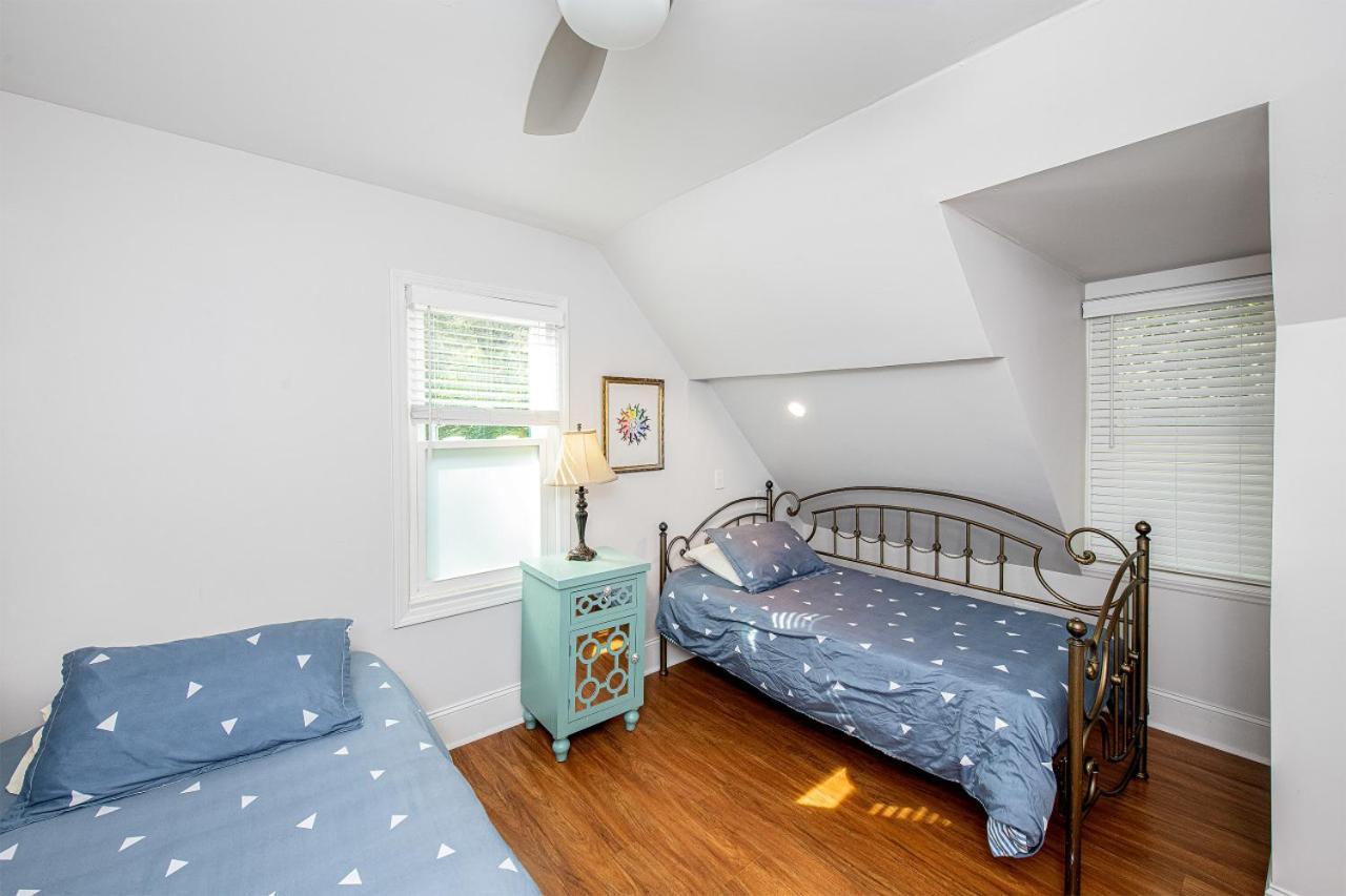 3br Escape Pool Hot Tub Theater Holiday home Charlotte