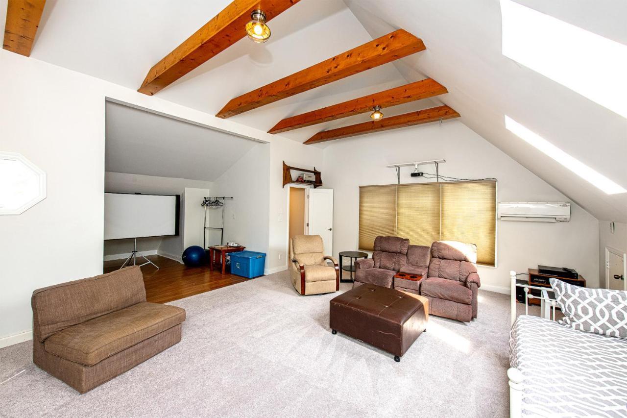 Holiday home 3br Escape Pool Hot Tub Theater