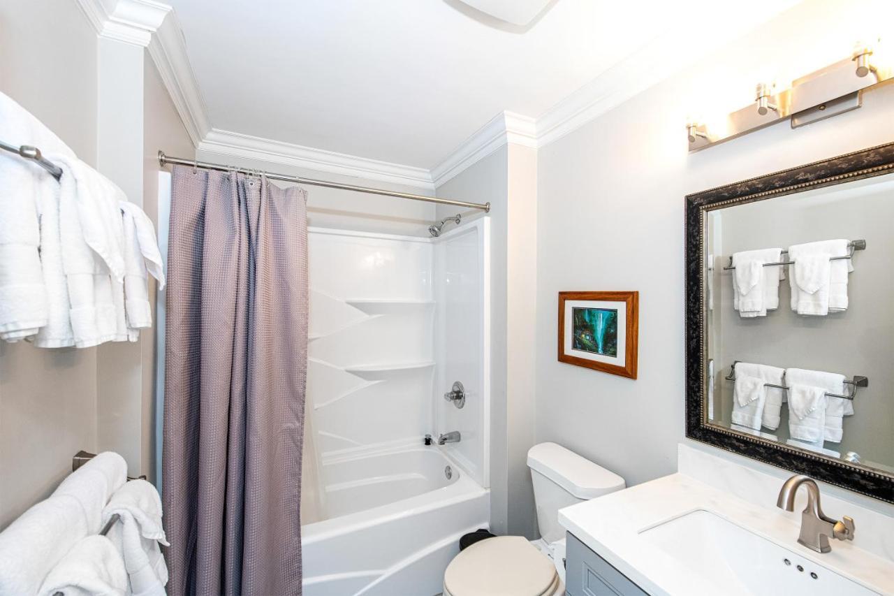 3br Escape Pool Hot Tub Theater Holiday home Charlotte