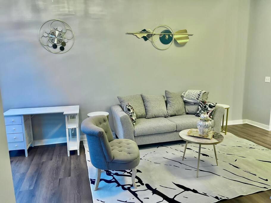 Beautiful Uptown Adventure Apartment