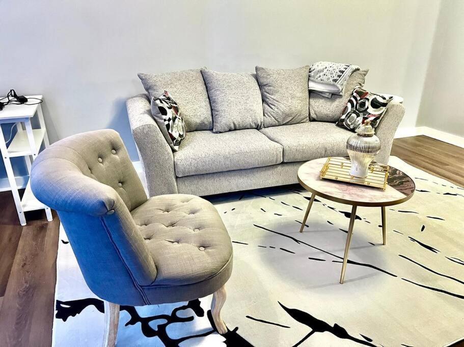 Beautiful Uptown Adventure Apartment *